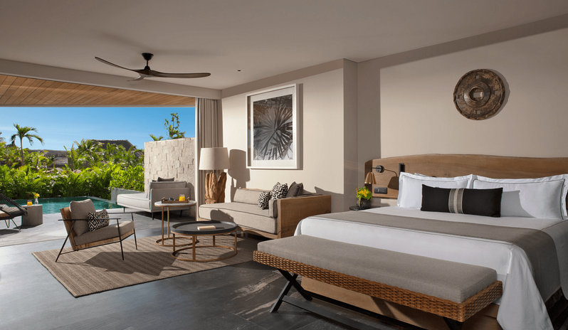 Signature Suite Swim Out Tropical View