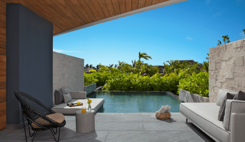 Signature Suite Swim Out Tropical View Outside