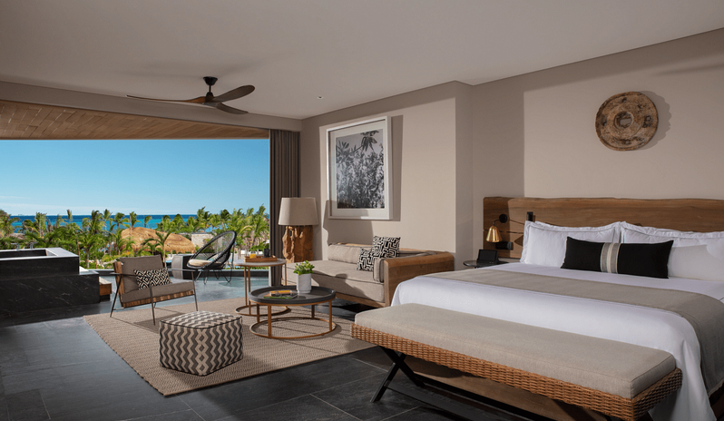Signature Suite Tropical View