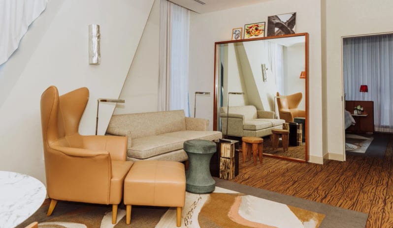 Deluxe King City View Living