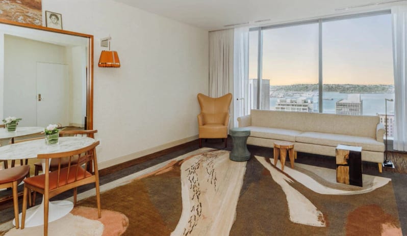 Premier Queen Queen View