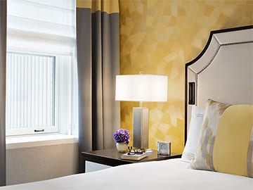 Signature Junior Suite 1 King Double Lamp