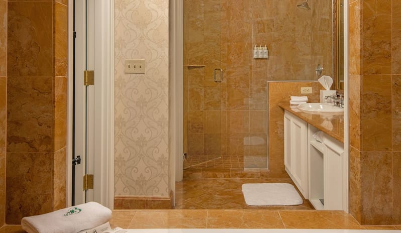 Lakeside Junior Suites Bathroom