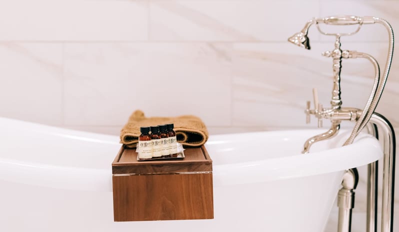 Classic Guest Rooms Bathtub