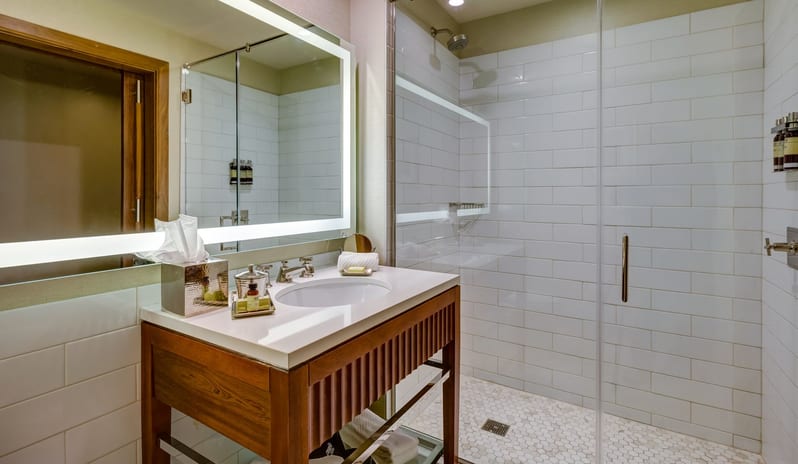 Pullman Guest Rooms Bathroom