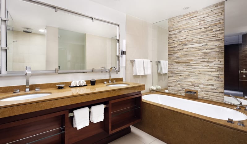 One-Bedroom Suite Bathroom