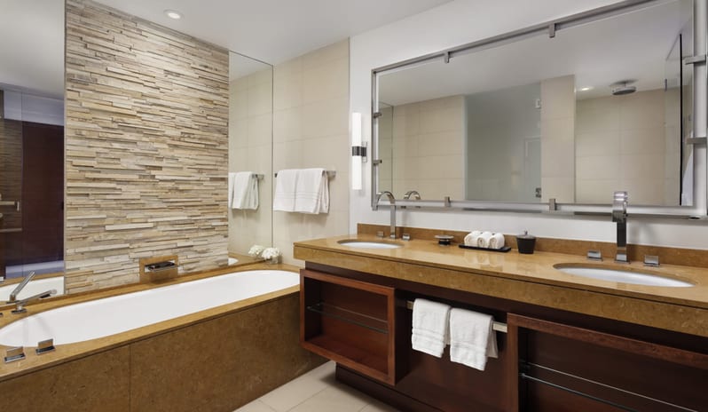 Deluxe Room Bathroom