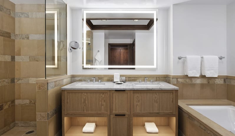 Mountain-Side Room Bathroom