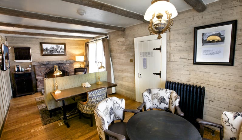 Red Horse Cabin Sitting Room