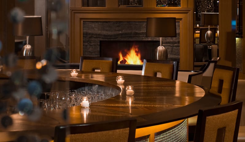 The Oval Bar & Lounge