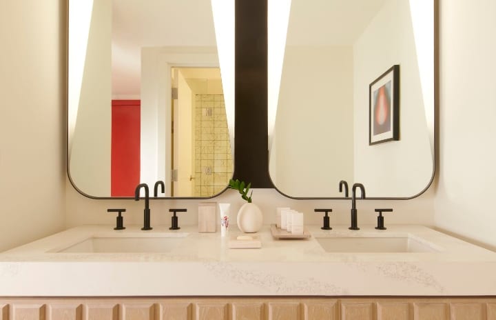 Ruby King Grand Corner Chamber Suite