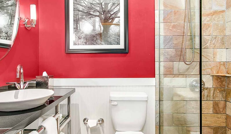 City View Queen Bathroom