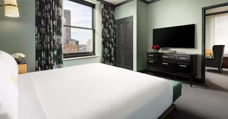 1 King Bed Deluxe One Bedroom Suite-City View