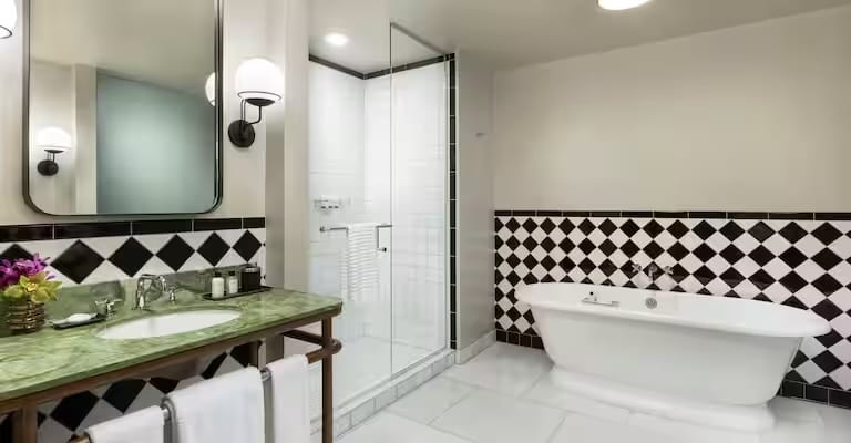 1 King Bed Deluxe One Bedroom Suite-City View