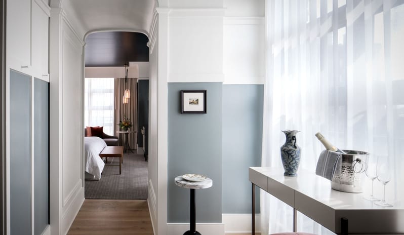 Grand Room, 1 King Bed, Non Smoking, Corner Double