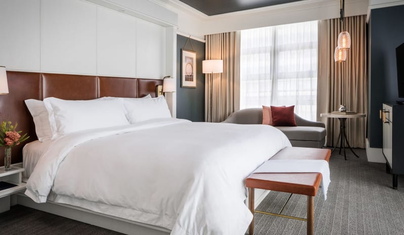 Grand Room, 1 King Bed, Non Smoking, Corner Double