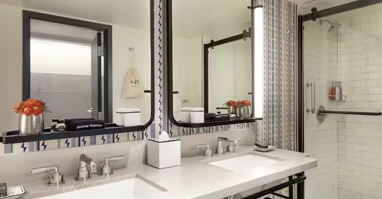 1 King The Loft Bi-Level Suite