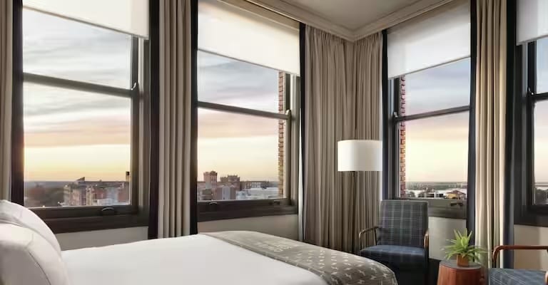 1 King Concourse Additional Seating