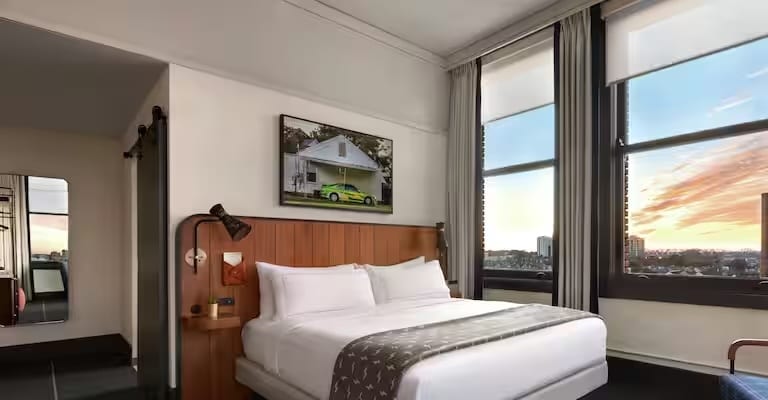 1 King Concourse Additional Seating