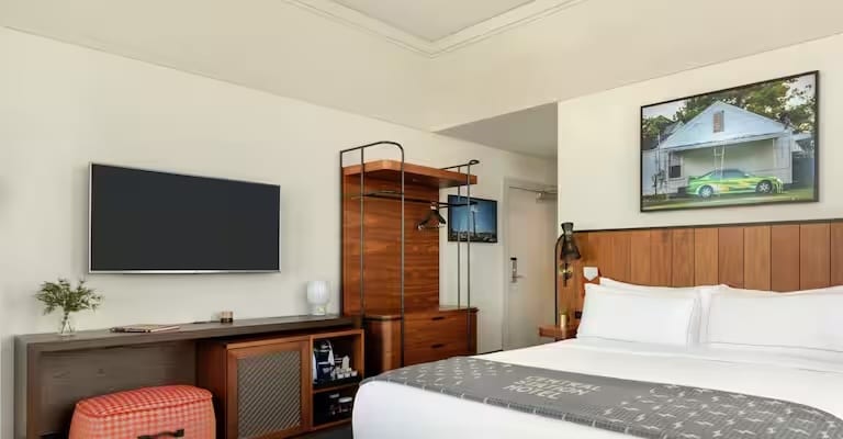 1 King Concourse Additional Seating