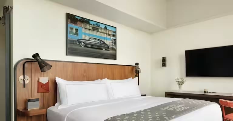 1 King Bed Compact Main Cabin