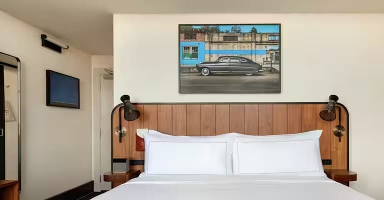 1 King Concourse Additional Seating