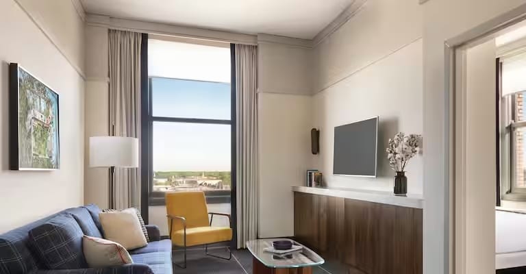 1k 1 Bdrm Main Line Ste