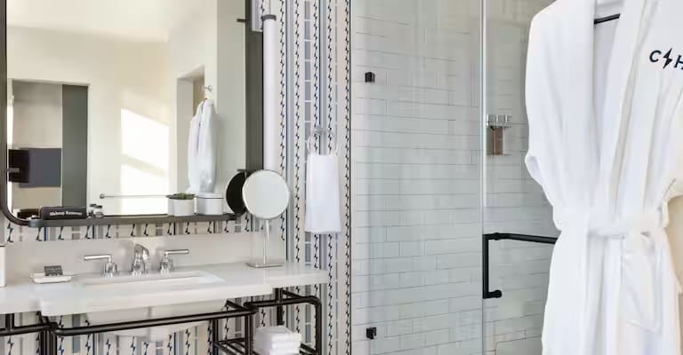 1k 1 Bdrm Main Line Ste