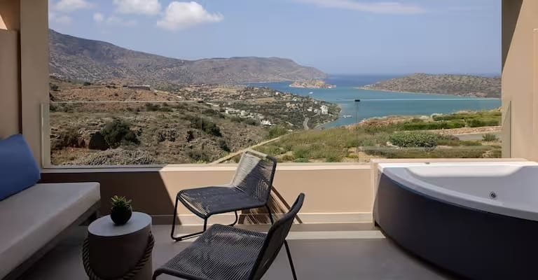 Sapphire Zen Suite with outdoor jacuzzi