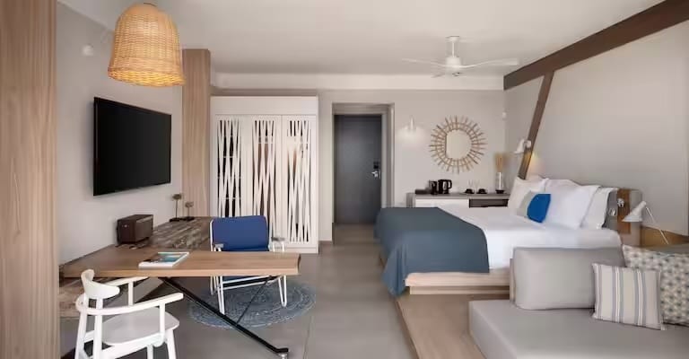 Sapphire Zen Suite with outdoor jacuzzi