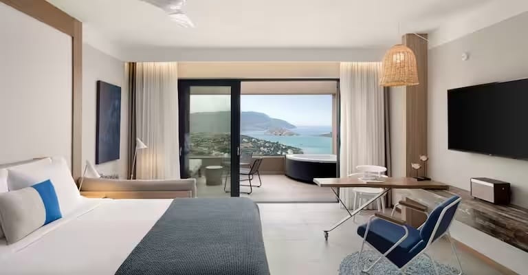 Sapphire Zen Suite with outdoor jacuzzi