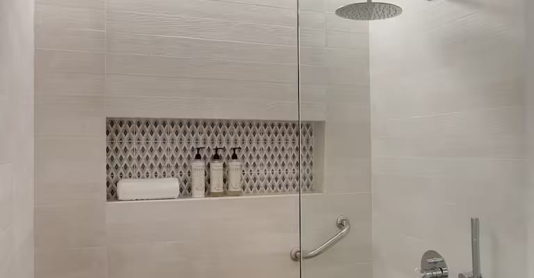 Sapphire Zen Suite with outdoor jacuzzi