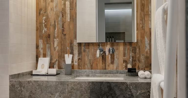 Sapphire Zen Suite with outdoor jacuzzi