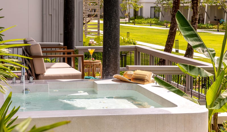 Garden Villa Outdoor Jacuzzi