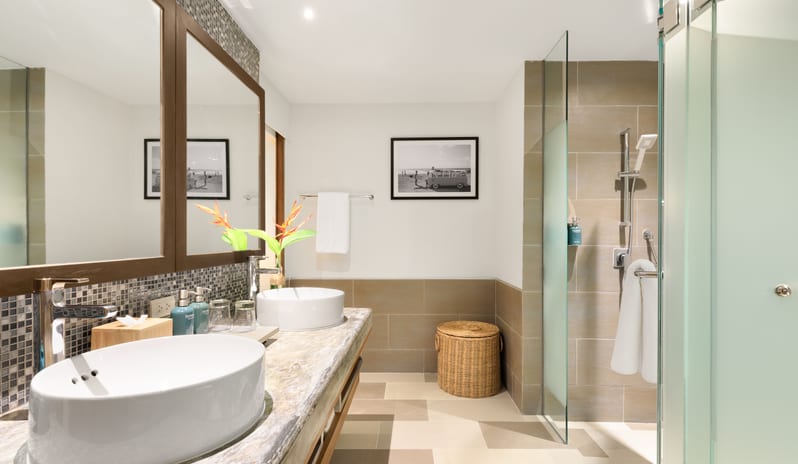 Premier Garden Suite Bathroom