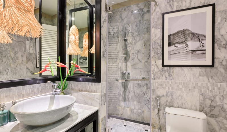 Superior Pool View Balcony King Bathroom