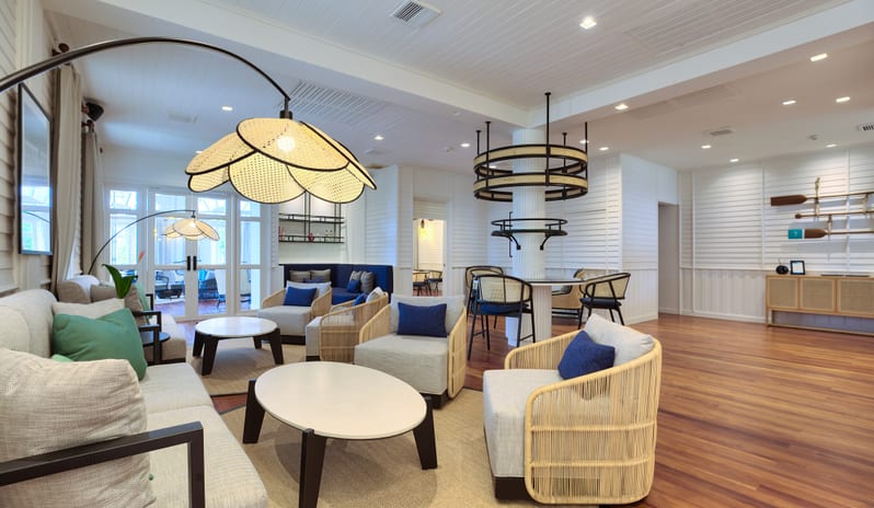 Voyager 47 Club Lounge