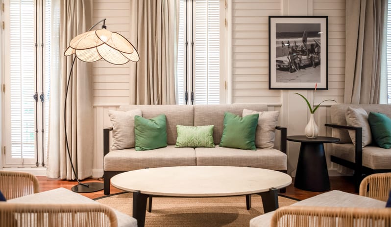 Voyager 47 Club Lounge