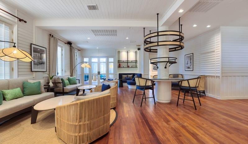 Voyager 47 Club Lounge