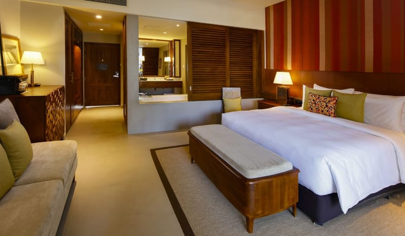 Premium Pool Access Room