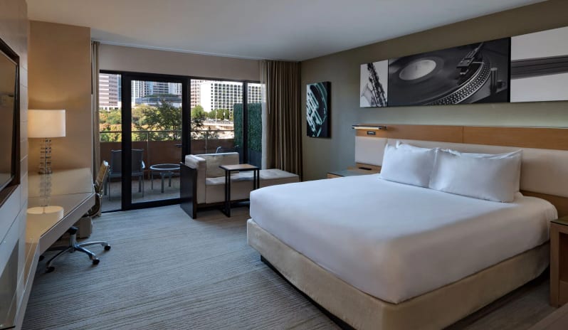 1 King Bed River View Patio