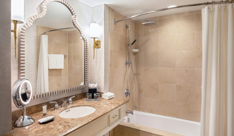 Guest room, 1 King, Balcony Bathroom