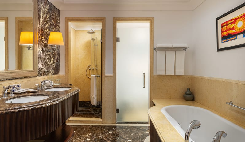 Westin-Dubai-Mina-Seyahi-Beach-Resort-&-Marina_Westin-Club-Suite_Bathroom