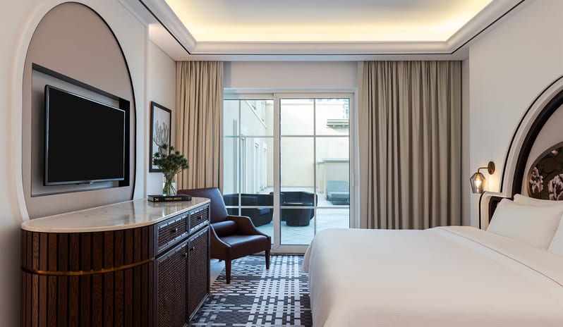 Westin-Dubai-Mina-Seyahi-Beach-Resort-&-Marina_Westin-Club-Suite_Bedroom-(2)