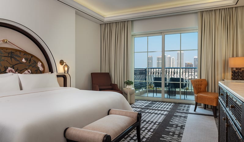 Westin-Dubai-Mina-Seyahi-Beach-Resort-&-Marina_Westin-Club-Suite_Bedroom