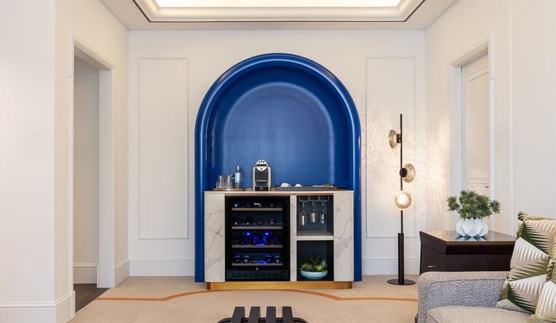 Westin-Dubai-Mina-Seyahi-Beach-Resort-&-Marina_Westin-Club-Suite_Living-Room-(1)