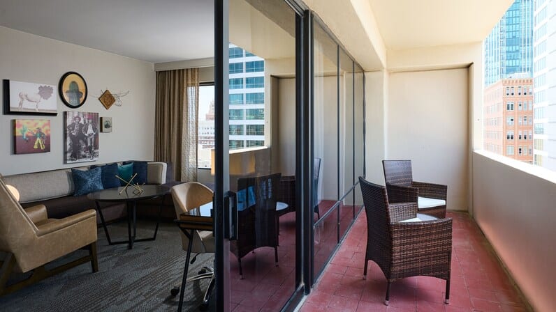 2 Queen Beds, Balcony, Suite