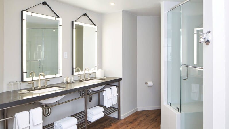 2 Queen Beds, Balcony, Suite Bathroom