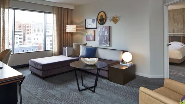 1 Bedroom Suite, 1 King, Terrace