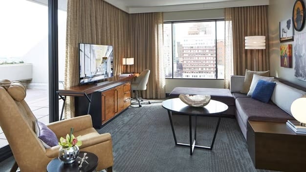 1 Bedroom Suite, 1 King, Terrace